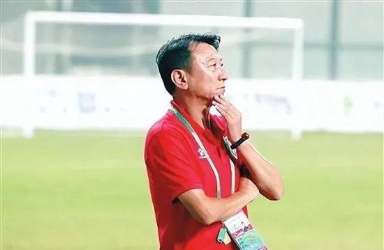 他掀起她的蕾丝奶罩轻轻揉视频